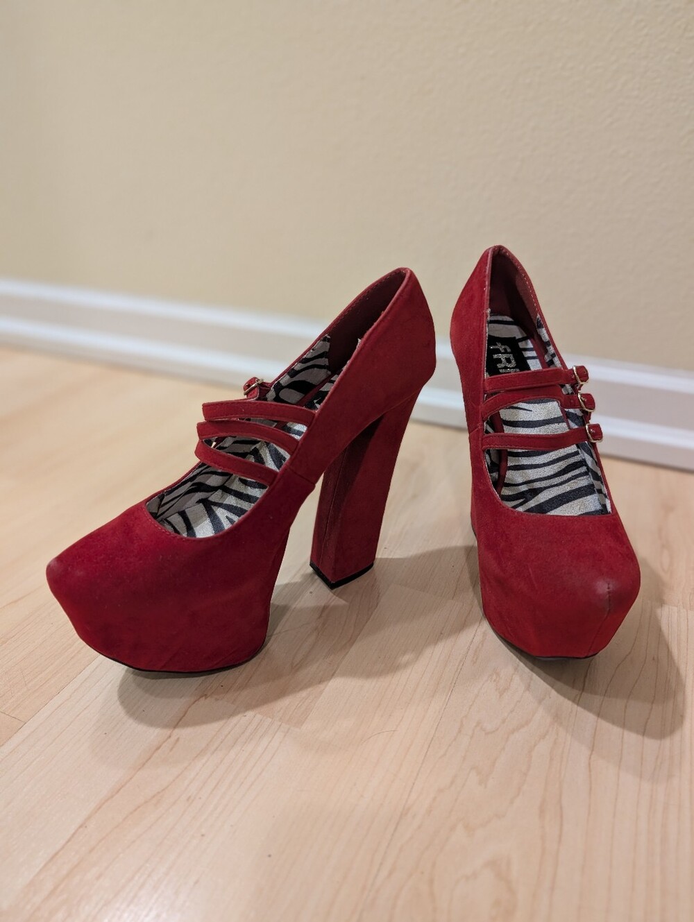 FRH Vintage 1990s vegan red suede platform sky high Mary Jane heels, Sz 8